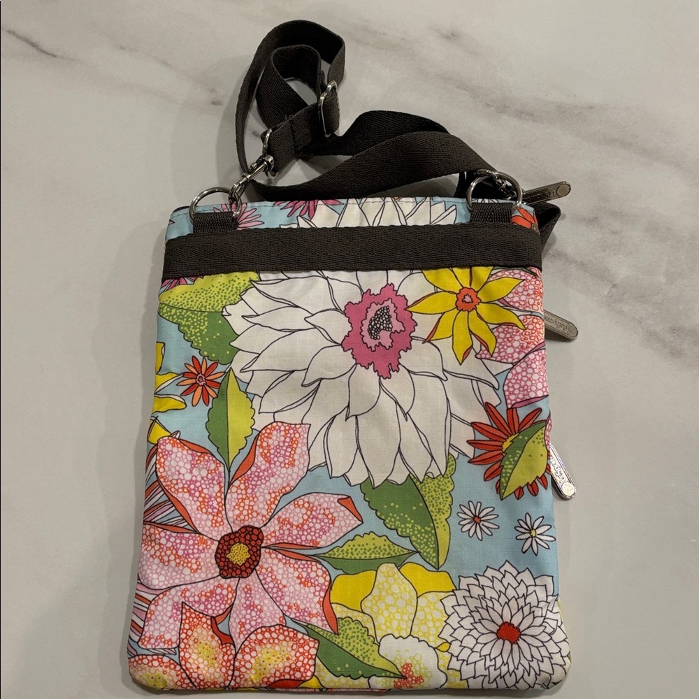 3/$20! LeSportsac Kasey 3-Zip Crossbody bag-Floral - Picture 2 of 4